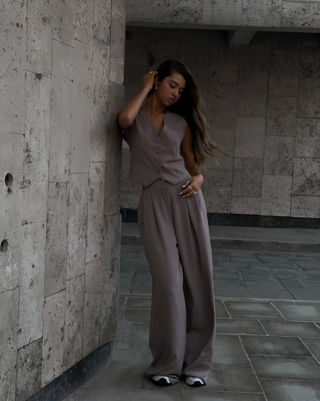 V-neck Sleeveless Wide-Leg Suit - Chiccharm